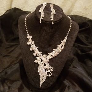 Glam necklace and earrings